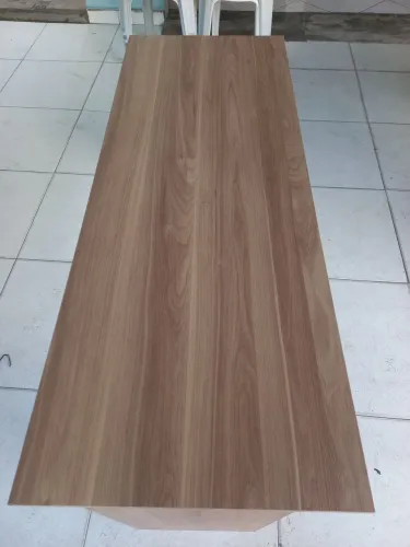 Mesa para escritório, medida 133 x 50,amadeirada 100%mdf.