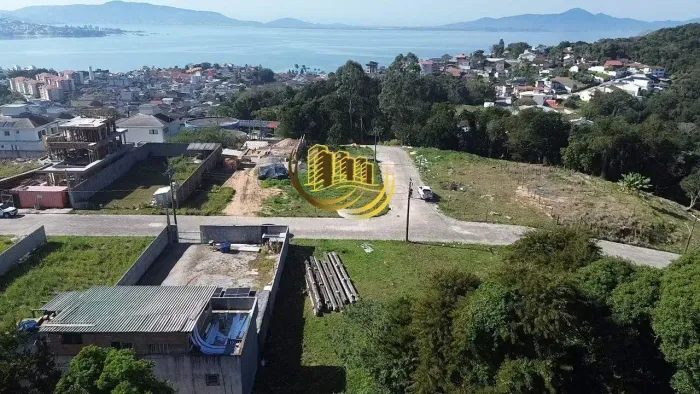 Terreno à venda, no Bairro Centro, São José-SC, com , sendo , com