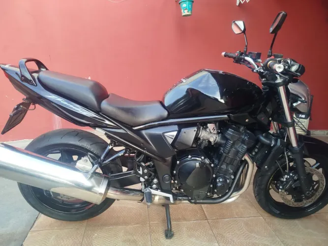 Vendo Bandit 650N. Ano 2011
