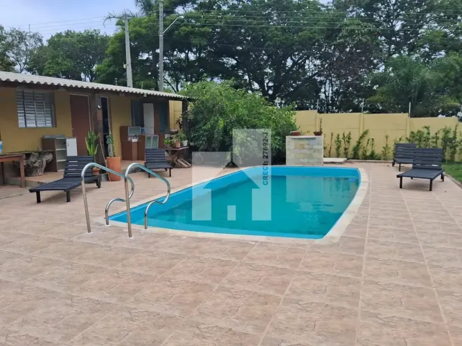 Vende ou Permuta Chácara (1.100 metros) com piscina, forno a lenha, canil, monitoramento,