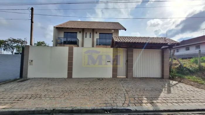 Sobrado com 280m² e terreno de 336m² no Centro de Pinhais