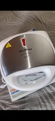 Sanduicheira Britânia NOVA