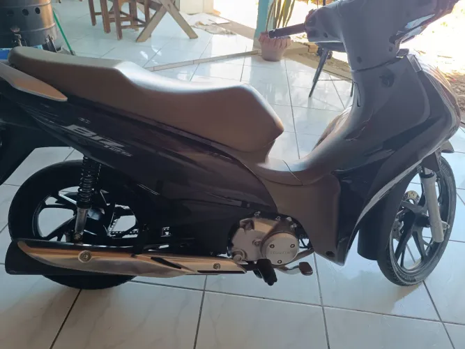 Vende -se uma moto .