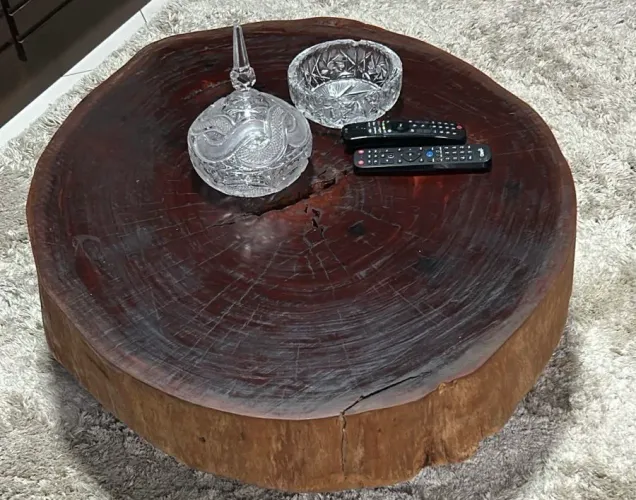 mesa de centro rústica de tronco de madeira maciça