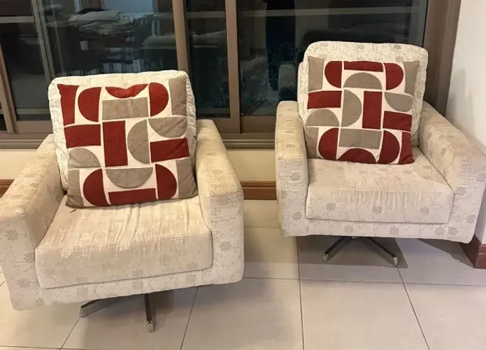 Duas poltronas de sala 