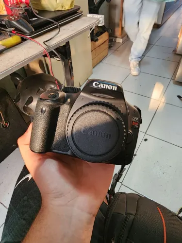 Kit Canon T2i + Lente 18-55mm
