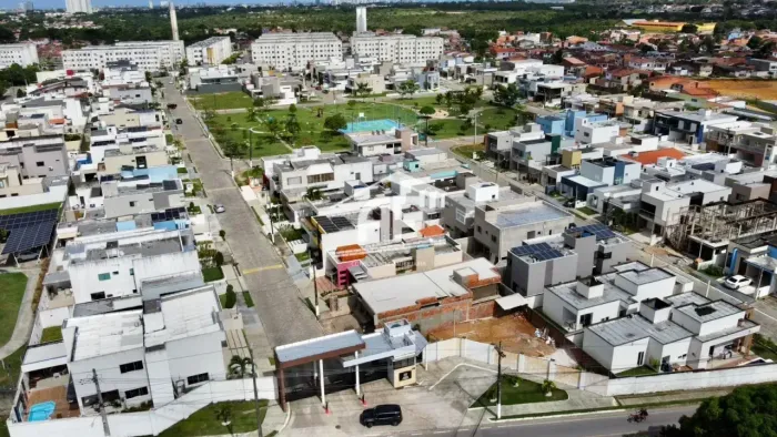 Ótimo lote de 240m² totalmente nascente em condomínio fechado no Antares - Condomínio Jard