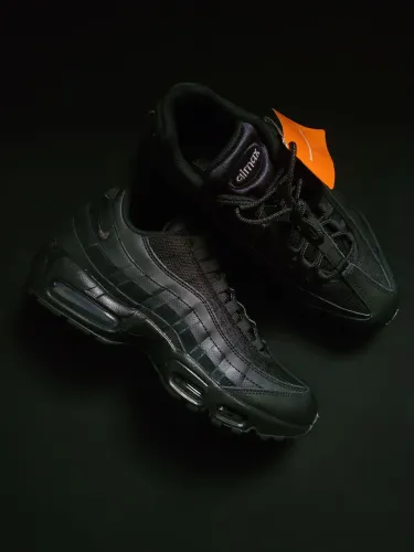 Nike Air Max 95 Essential "Triple Black" - 41