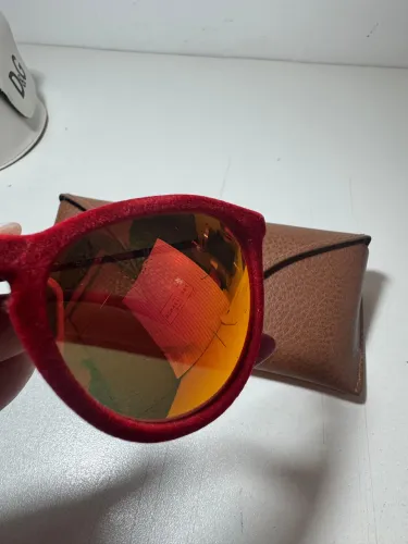 Óculos Ray Ban Erika original Possui arranhão em uma das lentes