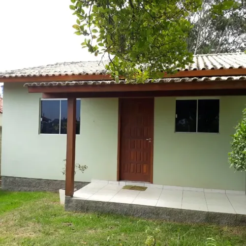 ALUGA-SE CASA ANUAL (2 quartos) - RIO VERMELHO | FLORIANÓPOLIS