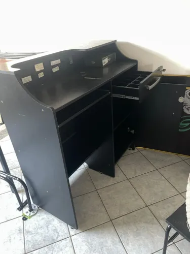 balcão de caixa com gaveta com chave