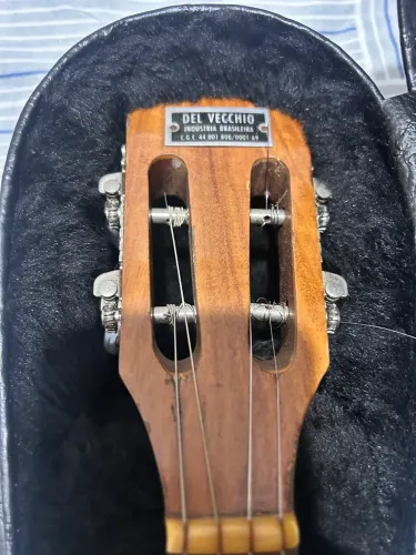 Vendo viola, banjo e violino