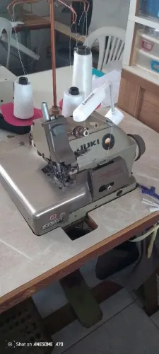 Máquina de costura overloque