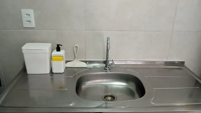 Pia de aço inox com torneira