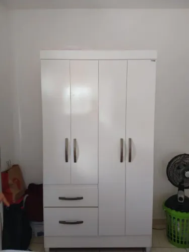 Guarda roupa semi novo