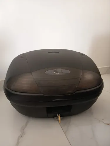 Baú para moto com suporte
