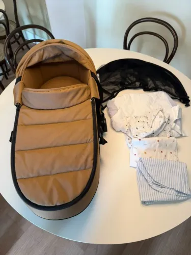Moisés Bassinet yoyo rígido bege + Mosquiteiro