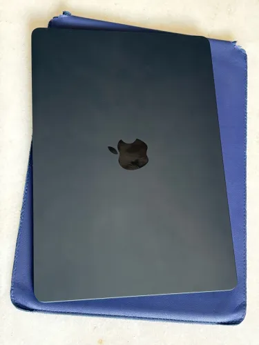 Macbook air M3 8gb RAM 256gb SSD