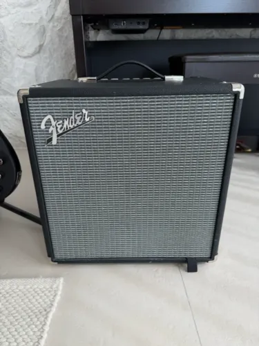 Amplificador para Contrabaixo Fender Rumble 40 V3