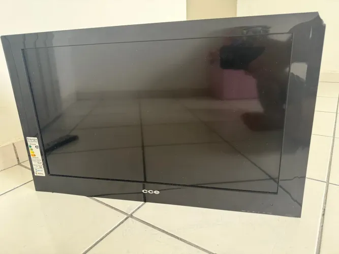 TV CCE - para retirada de peças 