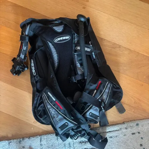 Kit de Mergulho Cressi Regulador + Octopus Compact + Manômetro + Colete Aquaride