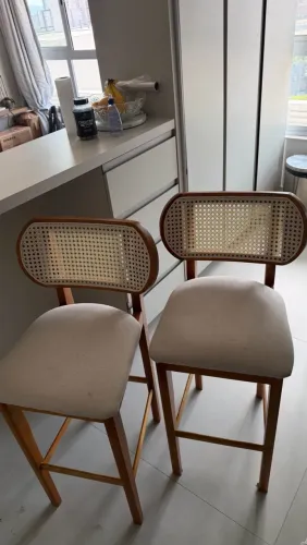 2 Banquetas de Madeira e Telinha 65cm