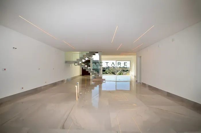 Casa com 350m² úteis, 3 suítes, 6 vagas em Condomínio no Santa Cândida