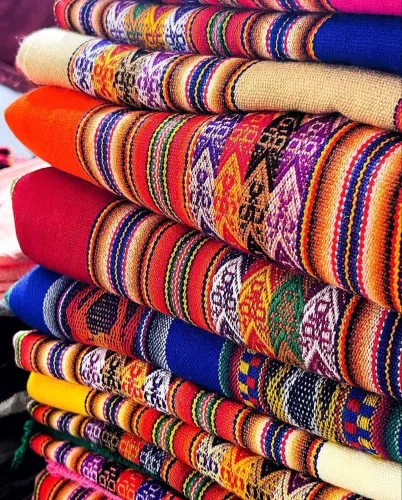 Toalha de Mesa Peruana Grande (2,20x1,10m) - Manta Andina Artesanal Colorida