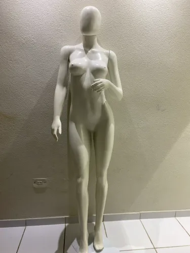 Manequim feminino 2 poses 