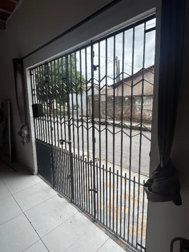 PORTÃO DE FERRO RESISTENTE POR 890 REAIS (2,10m x 2,35m)