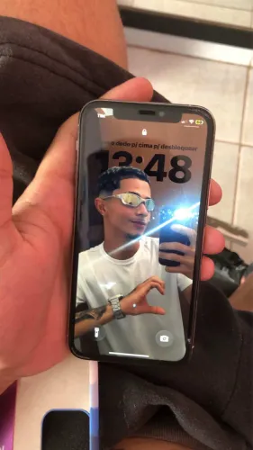 iPhone 11 Pro na caixa