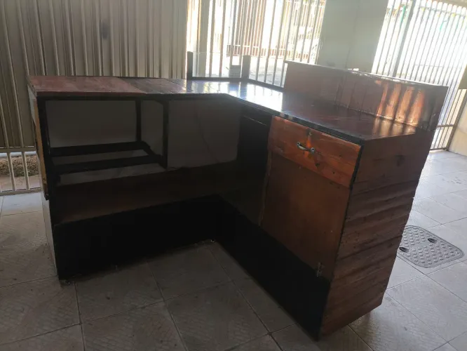 Balcão de palete em L com rodas