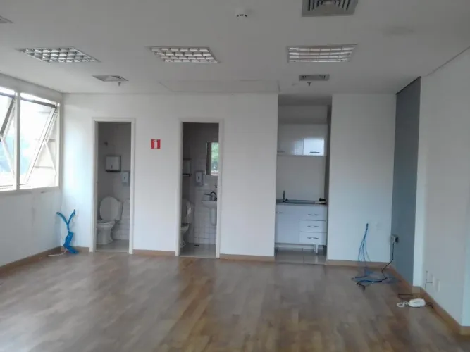 Conjunto para locação na Av. Angélica, em excelente edifício!