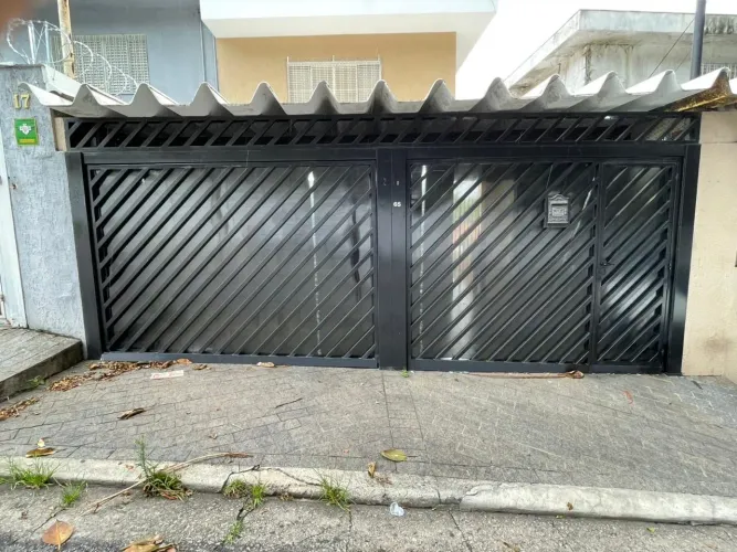 Fechamento de portão com policarbonato 