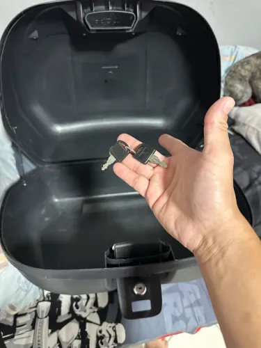 Vendo baú 45 litros (cabem dois capacetes)