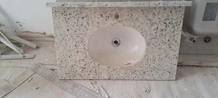 uma pia banheiro