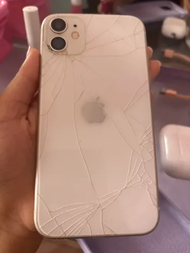 ? iPhone 11 128GB com detalhes - Leia a descrição