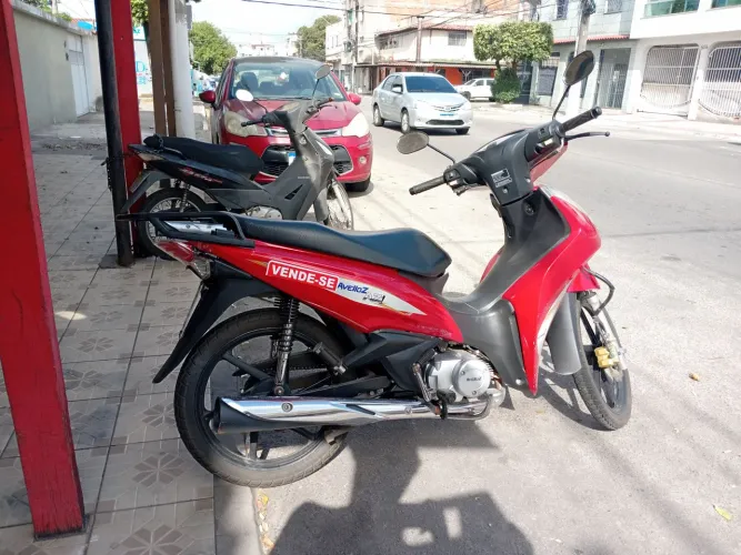 Moto Avelloz ano 2022