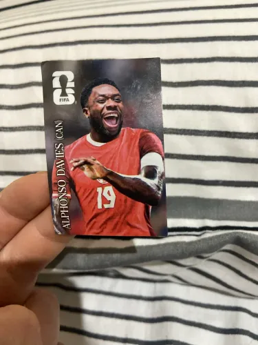 Vende se uma figurinha CC11 de álbum da panini para quem coleciona e quer completar