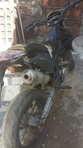 Vendo moto seminova, preço a negociar, essa foto aí e antiga ela tá toda nova
