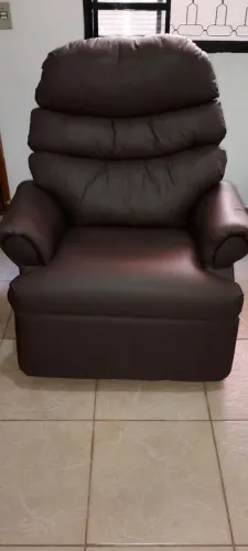 Poltrona do Papai Reclinável Império Estofados - Corino - c/ Porta-Revistass