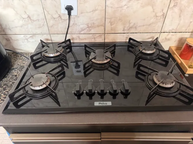 Fogão cooktop já com o móvel