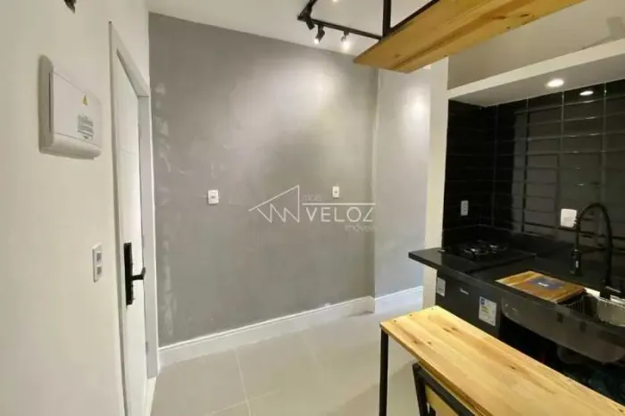 Kitnet/Conjugado : / Residencial / Santa Teresa