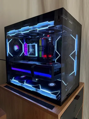 PC Gamer High-End AM5 RZ 9 9950X3D2 + Rog Astral