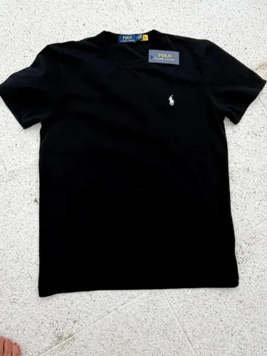 Polo Ralph Lauren Preta com Logo Branco - Elegância e Qualidade