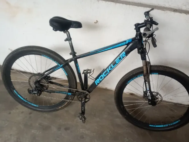 Vendo uma bicicleta de alumínio aro 29 bicicleta toda completa 12 velocidades