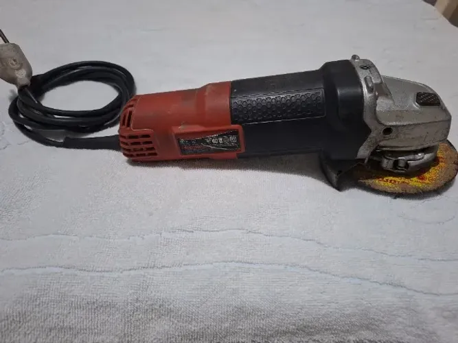 Esmerilhadeira Black & Decker G720 220V