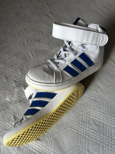 Tênis adidas infantil