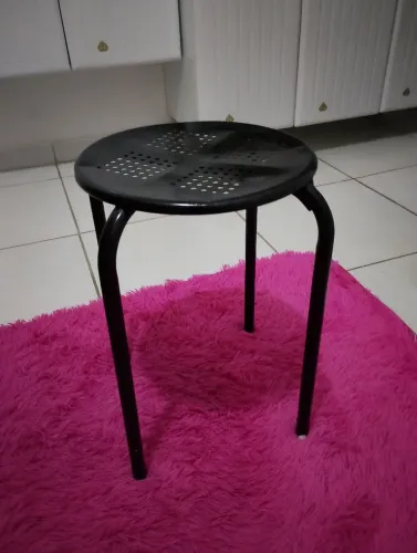 Banco metálico preto