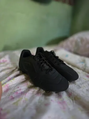 Chuteira Adulto Umbro Ataque Campo Travas Fixas Resistente